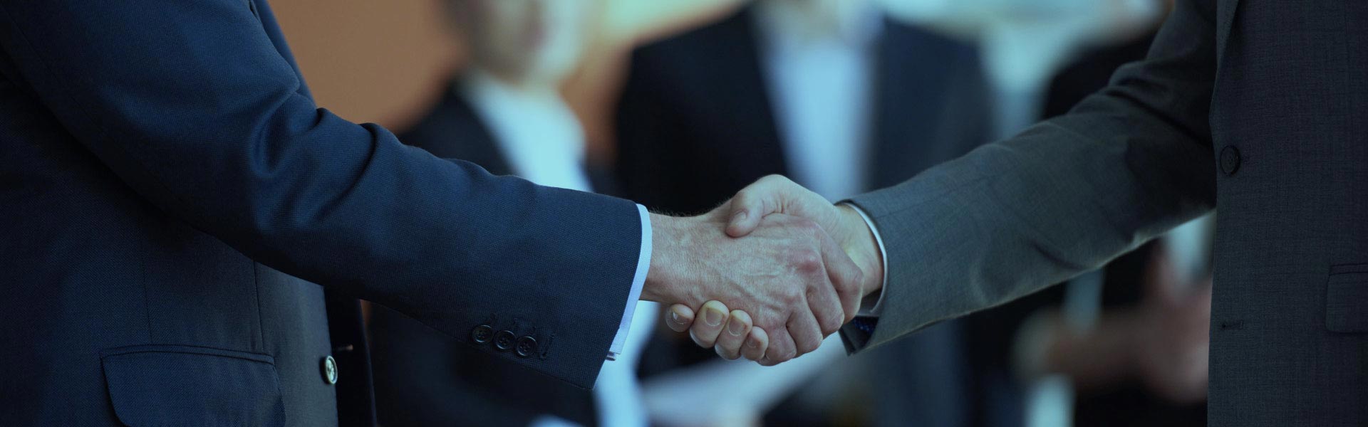 Бізбен хабарласыңы